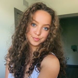 Meet your Posher, Abby